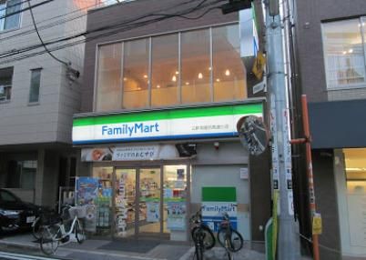 ファミリーマート 三軒茶屋目青通り店の画像