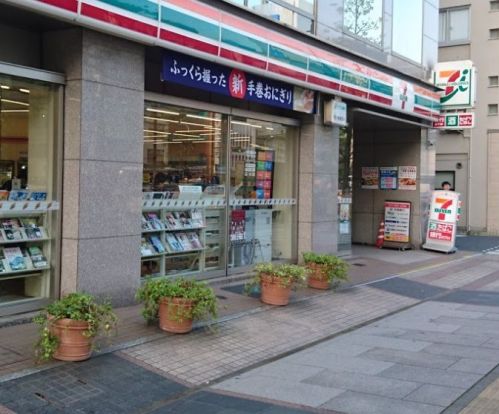 セブンイレブン岡山桃太郎大通り店の画像