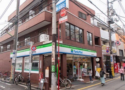 ファミリーマート 松陰神社駅前店の画像