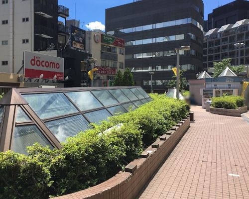 恵比寿駅東口公園の画像