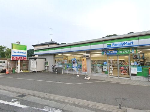 ファミリーマート愛川六倉店の画像