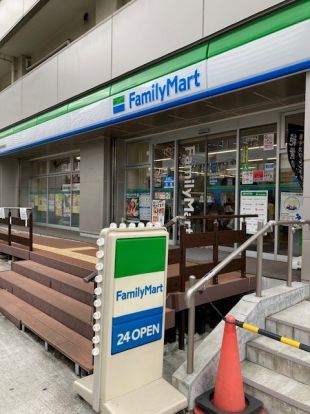 ファミリーマート新宿戸塚警察署前店の画像