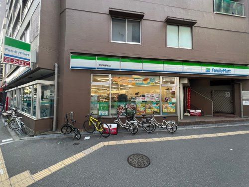 ファミリーマート阿波座駅前店の画像