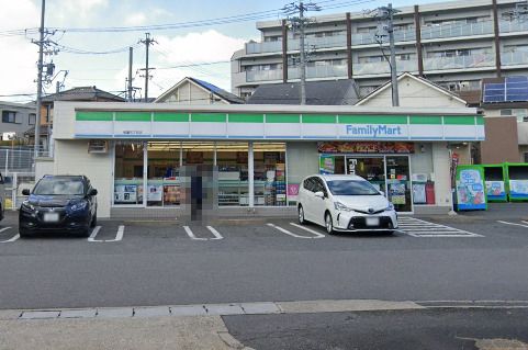 ファミリーマート 粕畠三丁目店の画像