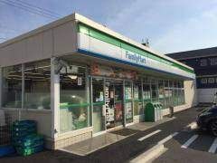 ファミリーマート 中川万場店の画像