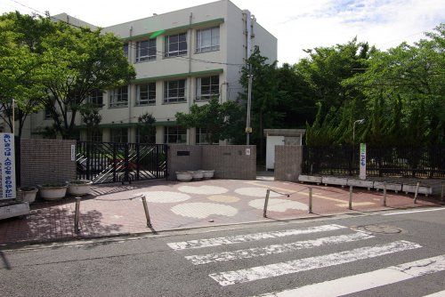 尼崎市立成文小学校の画像