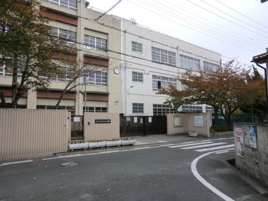 尼崎市立七松小学校の画像