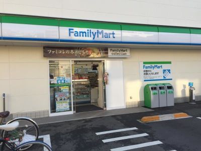 ファミリーマート 下馬駒沢通り店の画像