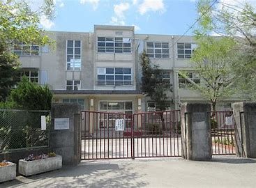 西宮市立学文中学校の画像