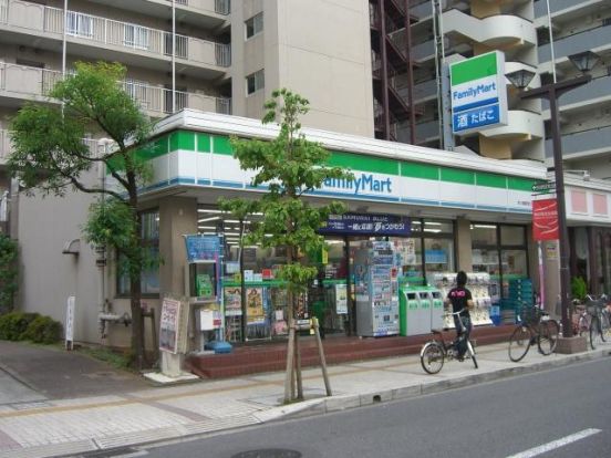 ファミリーマート 本八幡駅南口店の画像