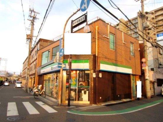 ファミリーマート 南海春木駅前店の画像