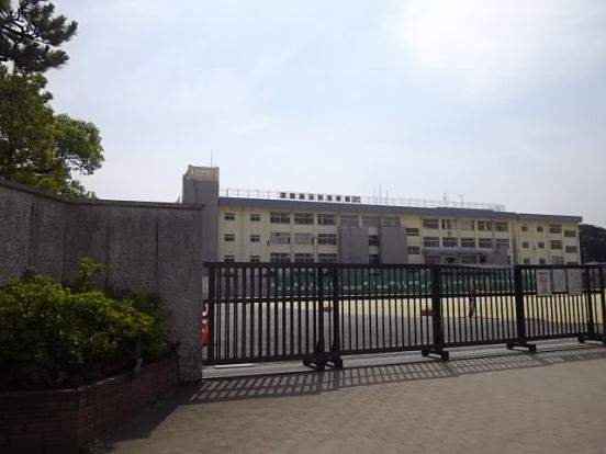 市川市立下貝塚中学校の画像