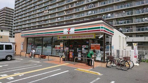 セブンイレブン 大阪西三国3丁目店の画像