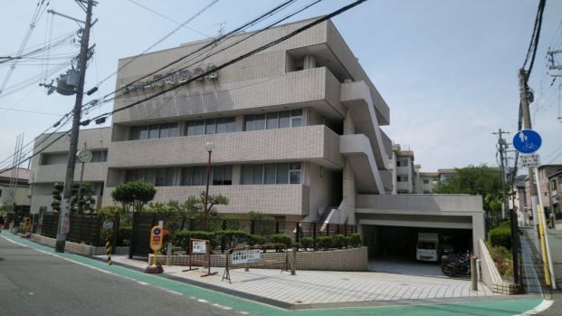 豊中市立岡町図書館の画像