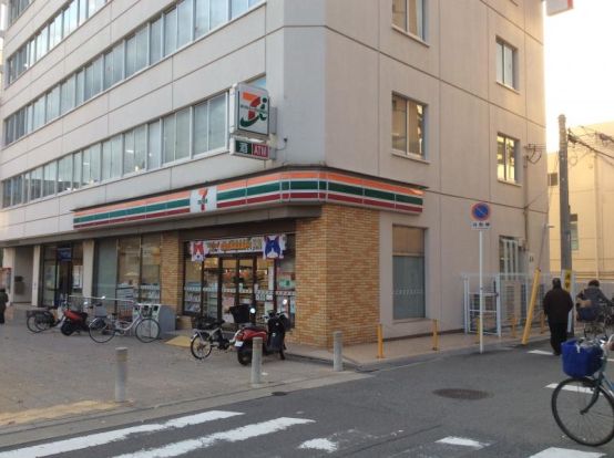 セブンイレブン 阪急岡町駅前店の画像
