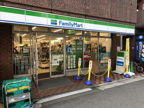 ファミリーマート 都立大学駅西店の画像