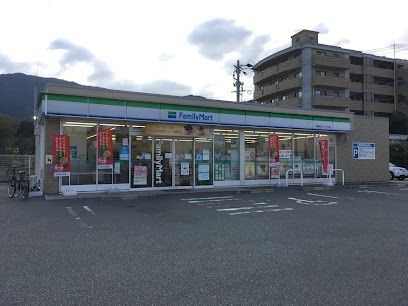 ファミリーマート 福岡南片江三丁目店の画像