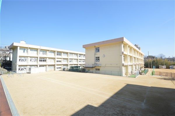 神戸市立多聞台小学校の画像