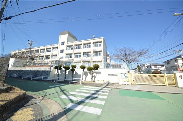 神戸市立小束山小学校の画像