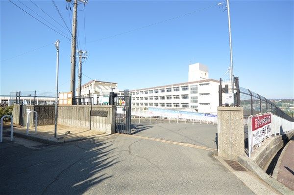 神戸市立桃山台中学校の画像