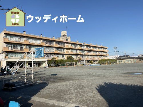 草加市立稲荷小学校の画像