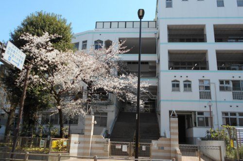 新宿区立四谷第六小学校の画像