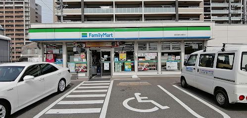 ファミリーマート 福岡箱崎公園前店の画像