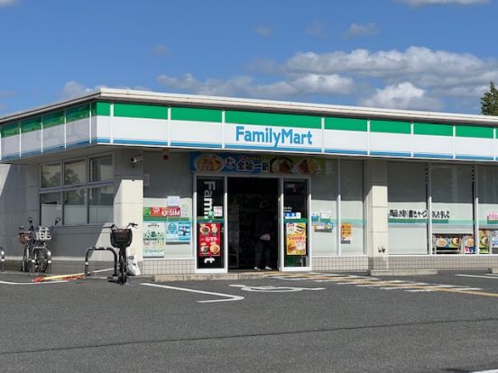 ファミリーマート 東ぐみの木店の画像