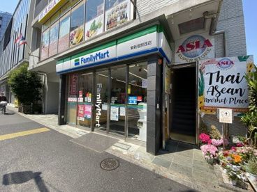 ファミリーマート 東新宿駅西店の画像