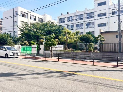 大阪市立新東淀中学校の画像