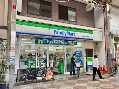 ファミリーマート 小浦桃谷駅東店の画像