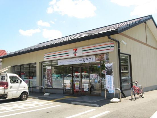 セブンイレブン 京都白川通上高野店の画像