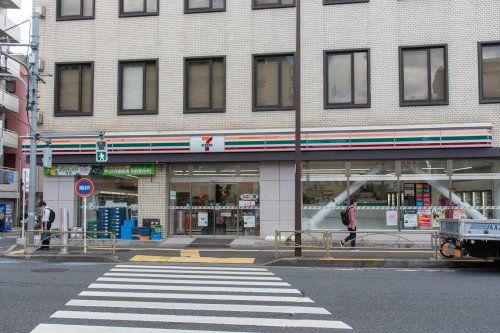 セブンイレブン 足立中居郵便局前店の画像