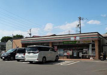 セブンイレブン 立川松中団地北店の画像