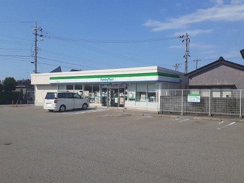 ファミリーマート 富山四方店の画像