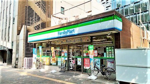 ファミリーマート 東新宿明治通り店の画像