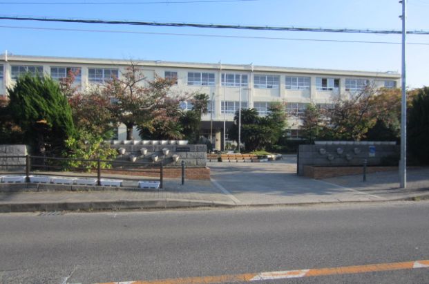 貝塚市立第一中学校の画像