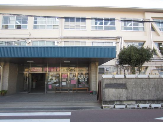 貝塚市立第二中学校の画像