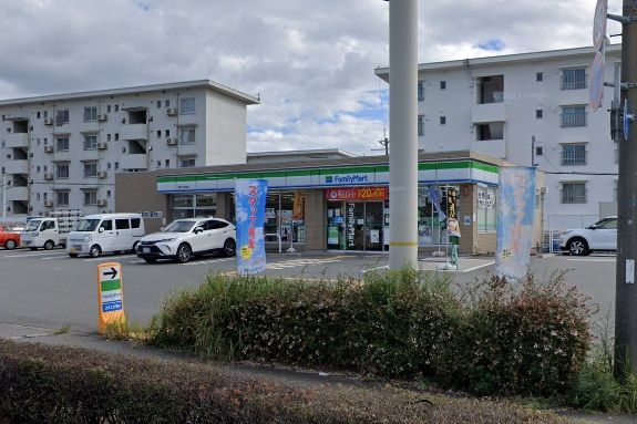 ファミリーマート 宝塚山本野里店の画像