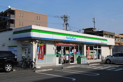 ファミリーマート 博多吉塚三丁目店の画像