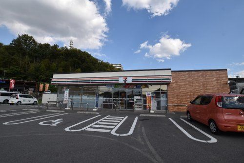 セブンイレブン 和泉室堂町店の画像