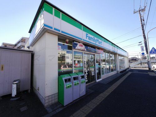 ファミリーマート六会日大駅前店の画像
