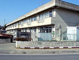 鳩山町立亀井小学校の画像