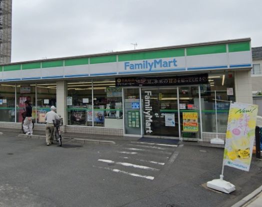 ファミリーマート 保木間五丁目店の画像