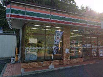 セブンイレブン 川崎栗谷店の画像