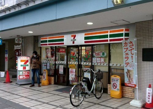 セブンイレブン 川西能勢口駅東店の画像