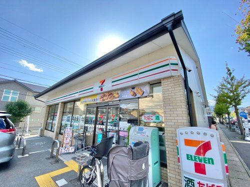 セブンイレブン 京都樫原水築町店の画像