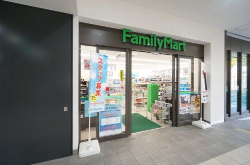 ファミリーマート 千葉中央駅店の画像