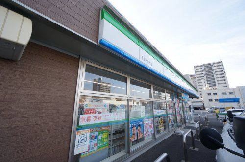 ファミリーマート 千葉みなと店の画像