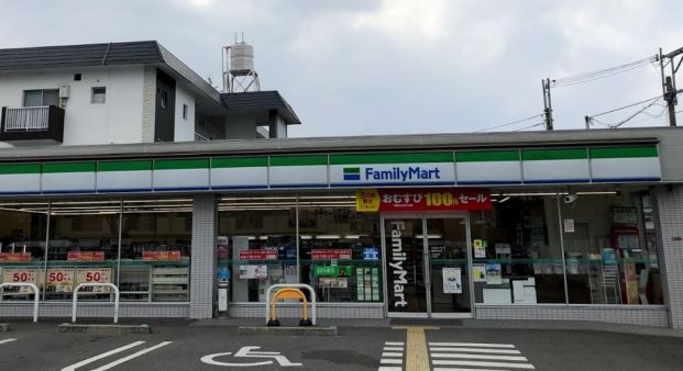 ファミリーマート 楠葉中町店の画像